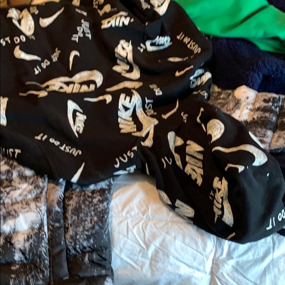 Sweatshirt - Picture 3 of 3